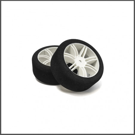 Pair of rear tyres 1/10 on white rims (35/37/40/42)